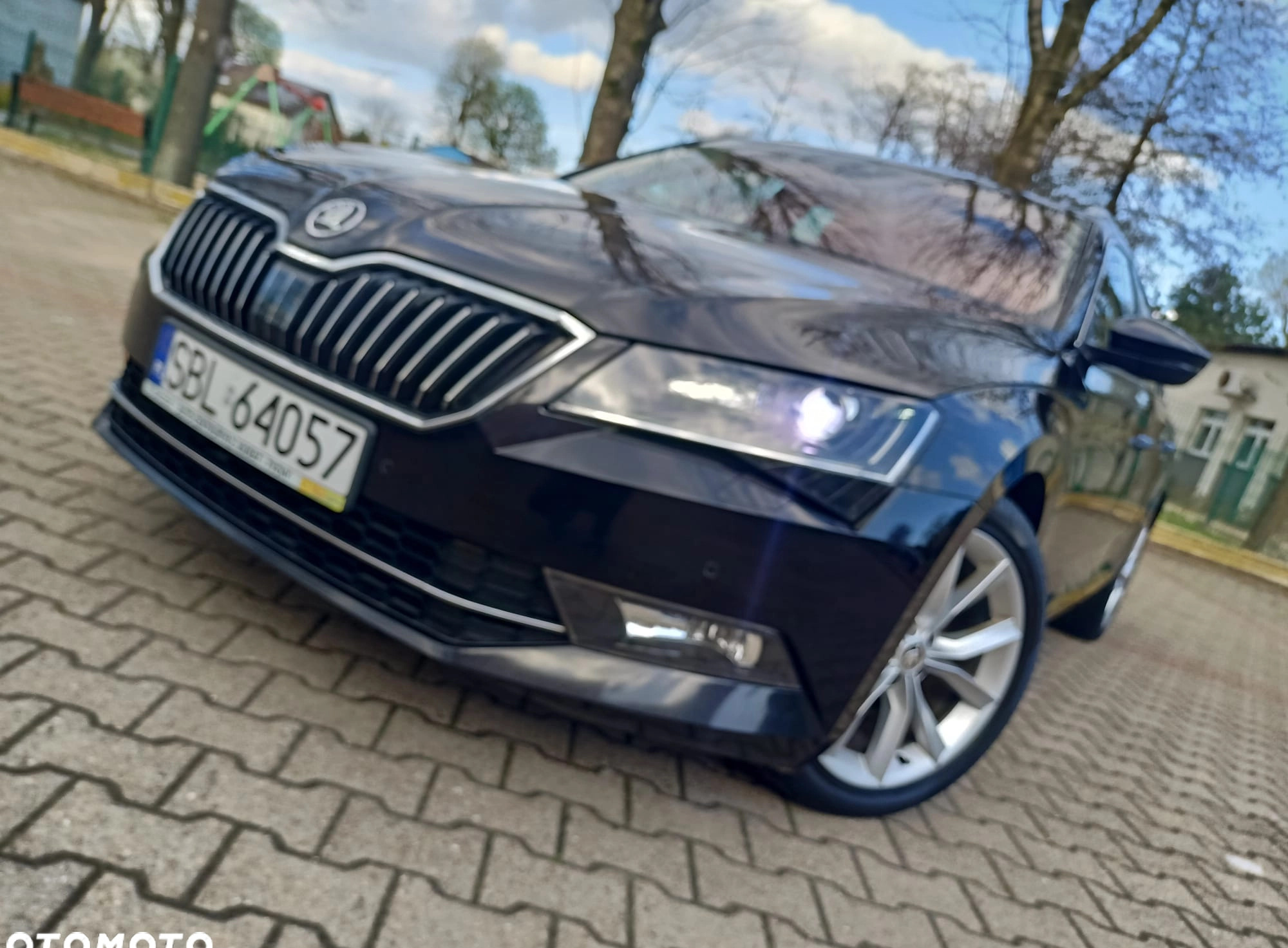 Skoda Superb cena 87900 przebieg: 190000, rok produkcji 2018 z Grybów małe 742